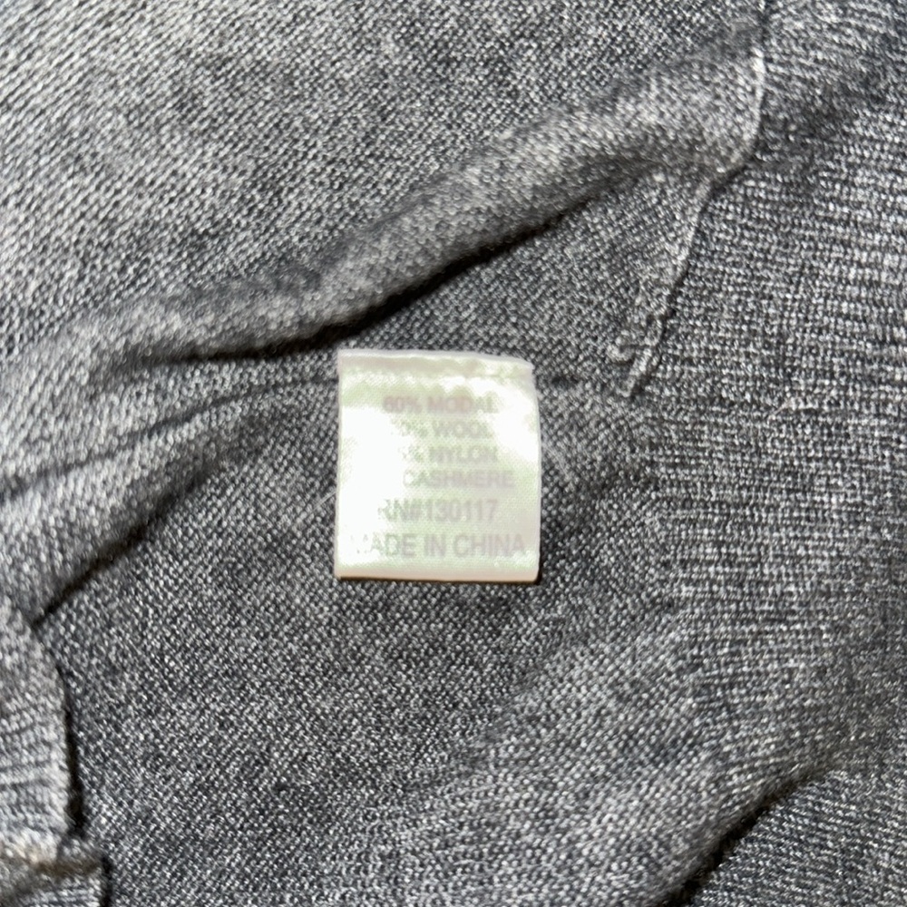 Feel the Piece XS/S Charcoal Grey V neck sweater with thumb holes Fit a Med too - Picture 5 of 6